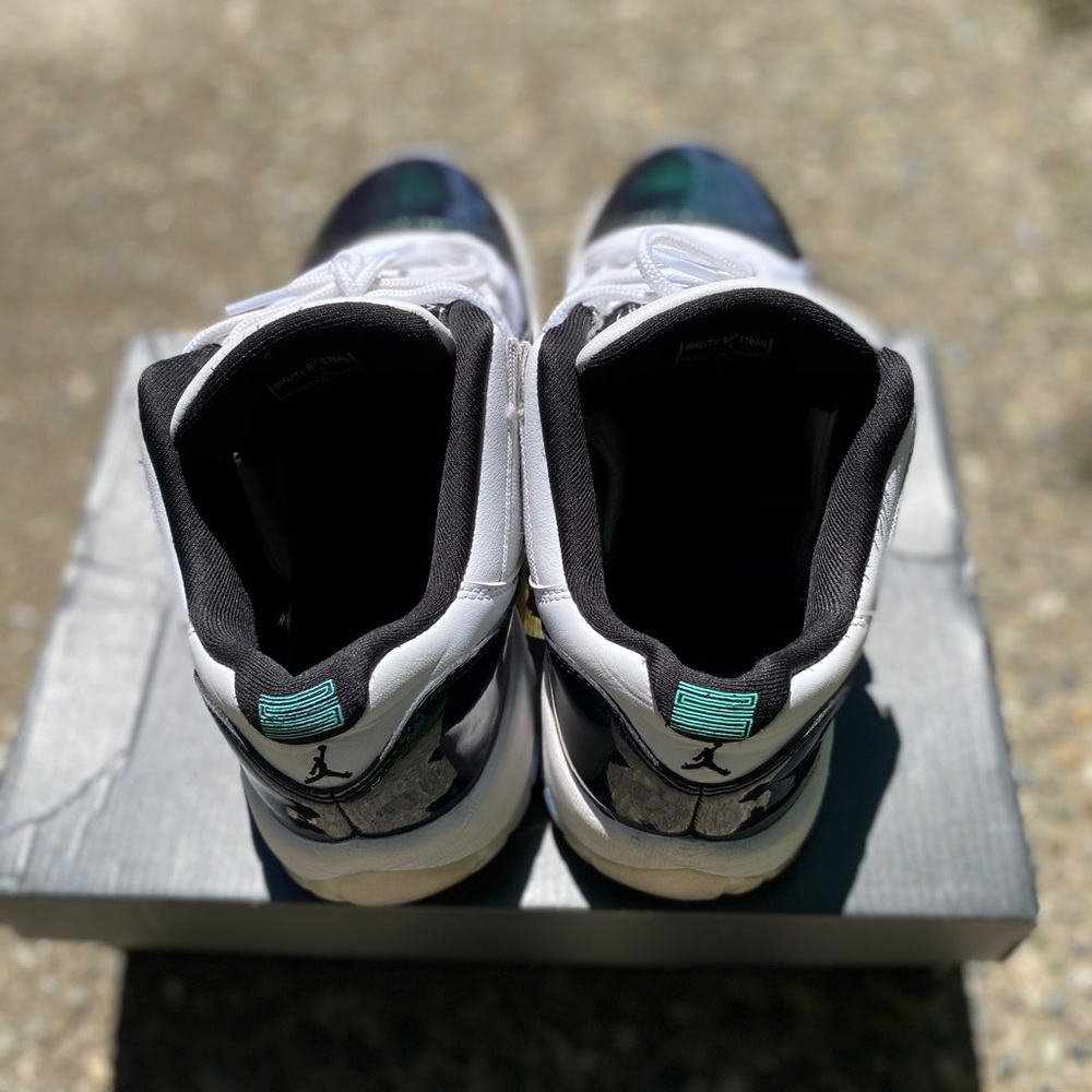 Jordan 11 Retro Low Emerald